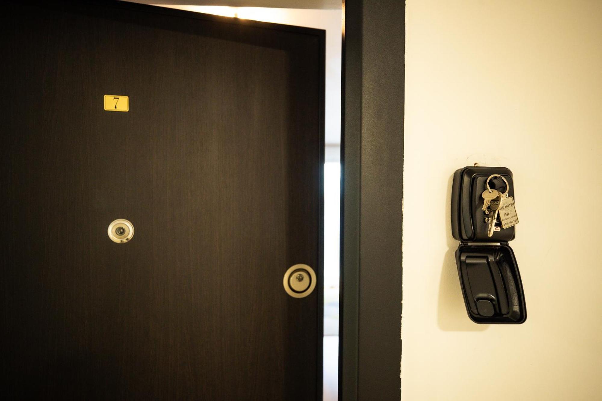 Red Hotel Riviera Suite&Lake Cluj-Napoca Exterior photo